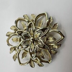 Vintage Sarah Coventry Gold Tone Flower Brooch Signed Mid Century Open Floral